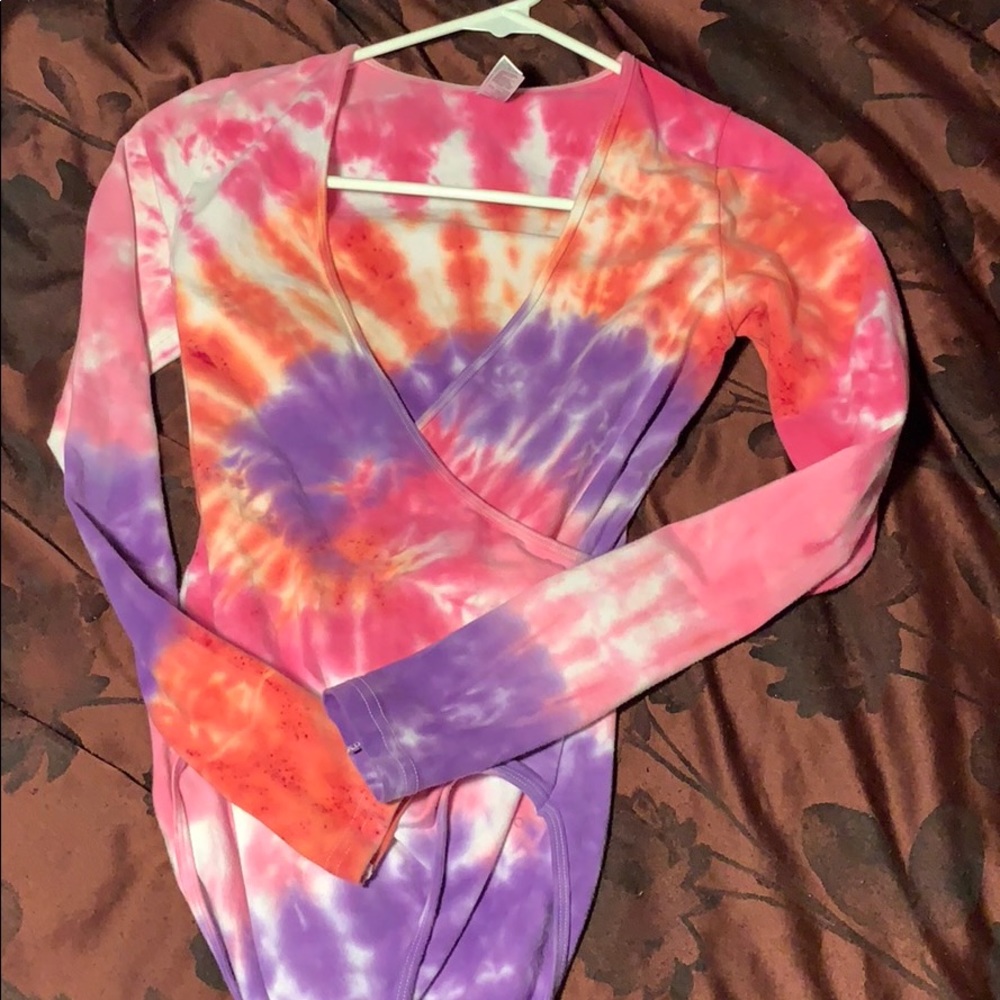 Tye dye v- neck top